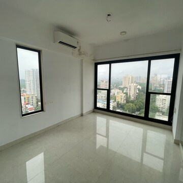 Room in 2 BHK Apartment at Kanakia Hollywood, Yari Road – for Rent