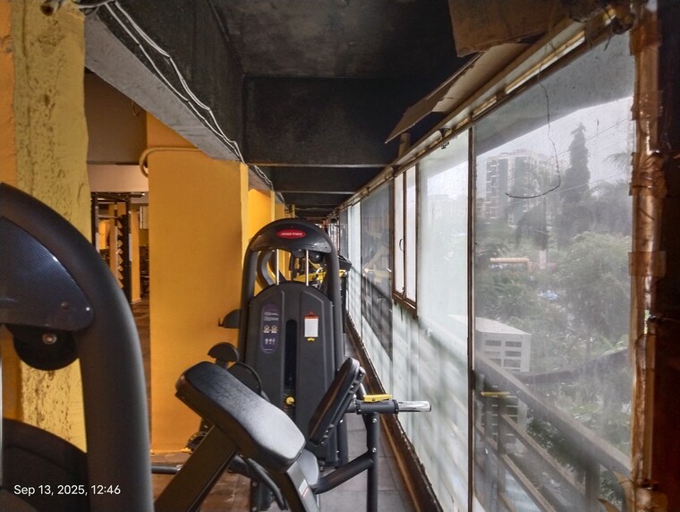 Gym, dew-berry Commercial Showroom 3000 Sq.Ft. In Nalasopara West Palghar 9185008
