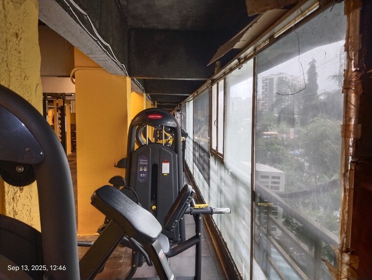 Gym, dew-berry Commercial Showroom 3000 Sq.Ft. In Nalasopara West Palghar 9185008