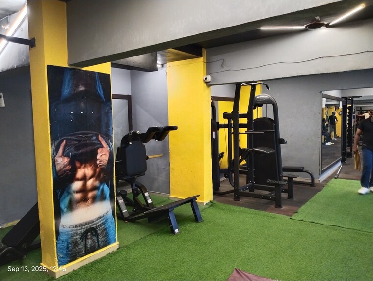 Gym, dew-berry Commercial Showroom 3000 Sq.Ft. In Nalasopara West Palghar 9185008