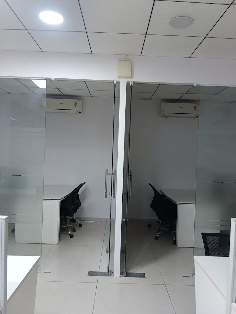Team Area, sector 15 Commercial Office Space in IT/SEZ 1000 Sq.Ft. In Sector 15 Noida 9185015