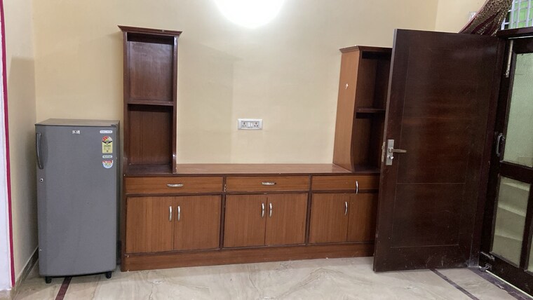 Room, sector 47 1 Bedroom 755 Sq.Ft. Builder Floor In Sector 47 Gurgaon 9185023