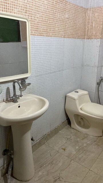 Bathroom in 1 BHK Builder Floor at Sector 47 – for Rent