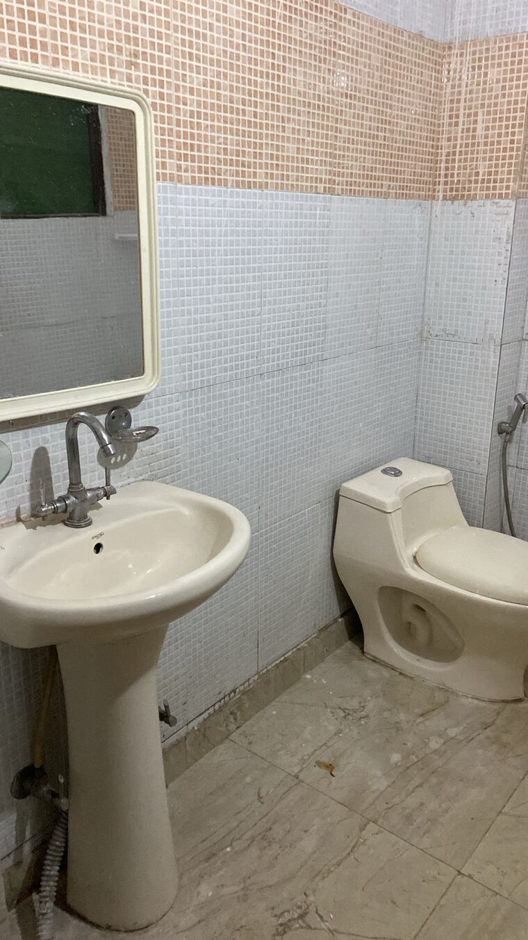 Bathroom, sector 47 1 Bedroom 755 Sq.Ft. Builder Floor In Sector 47 Gurgaon 9185023