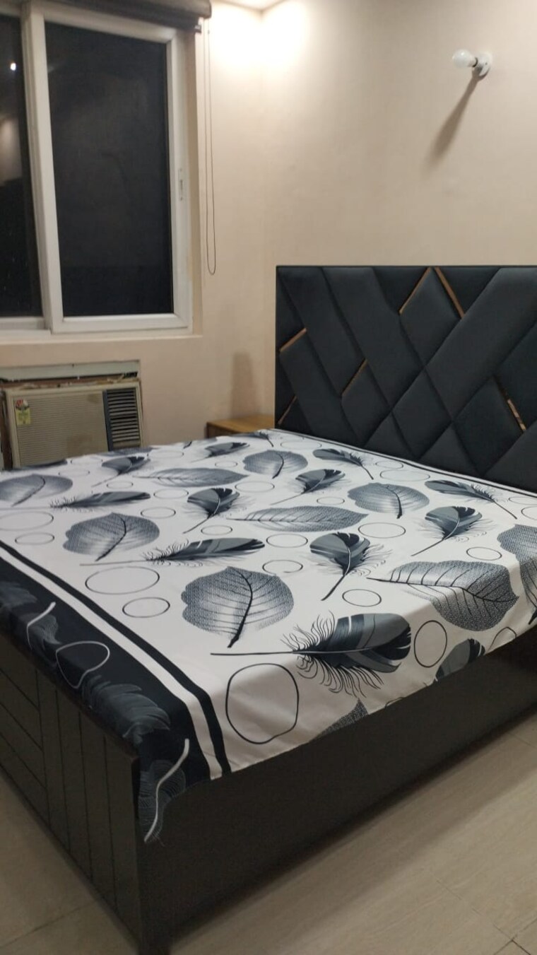 Room, vip road 3 Bedroom 1650 Sq.Ft. Apartment In Vip Road Zirakpur 9185033