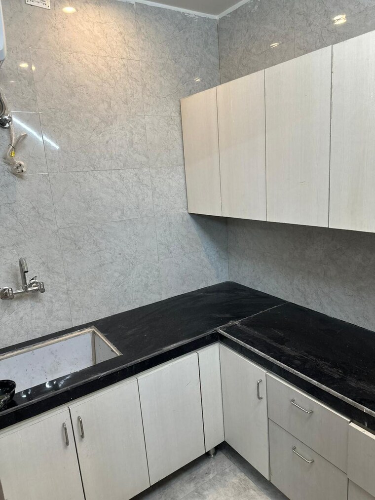 Kitchen, sarvapriya vihar 1 Bedroom 200 Sq.Yd. Builder Floor In Sarvapriya Vihar Delhi 9185030