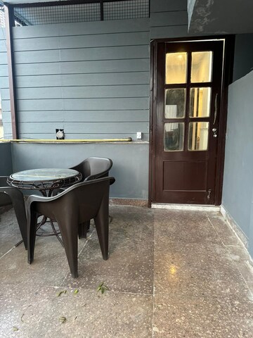 Parking in 1 BHK Builder Floor at Sarvapriya Vihar – for Rent