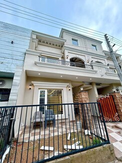 4 BHK + Pooja Room,Servant Room,Study Room,Extra Room Independent House For Sale in New Sunny Enclave