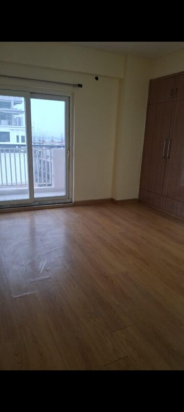 Room in 4 BHK Apartment at Ajmera Prive, Juhu – for Sale