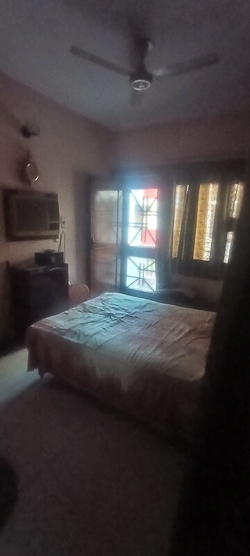 Bedroom in 3 BHK Apartment at Patparganj – for Sale