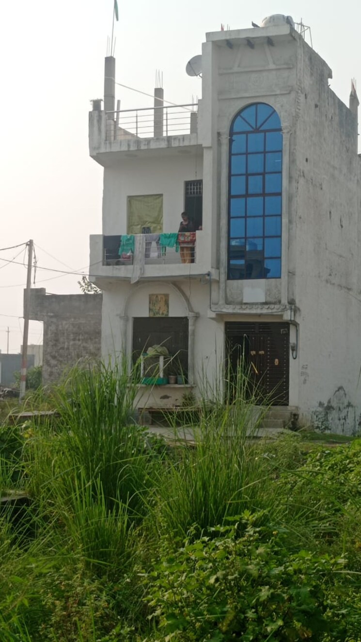 Nearby, ska-destiny-one  70 Sq.Yd. Plot In Zeta I Greater Noida Greater Noida 9185115