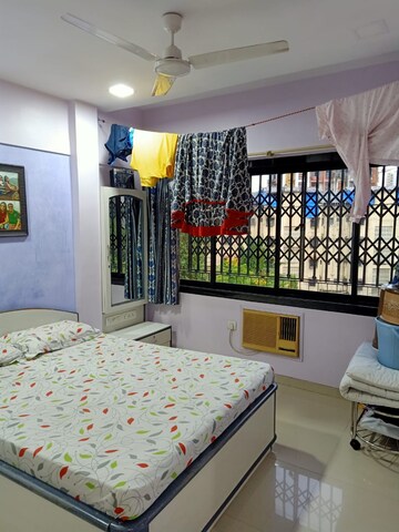 Bedroom in 1.5 BHK Apartment at Dwarka CHS Borivali, Borivali West – for Rent