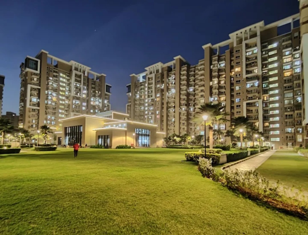 3 BHK Apartment For Sale in Emaar Palm Gardens