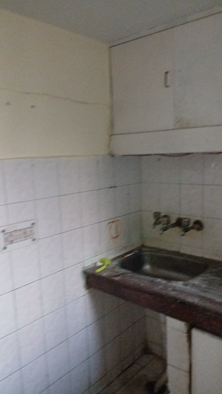 Bathroom, srijan-apartments 2 Bedroom 1000 Sq.Ft. Apartment In Sector 62 Noida 9185166