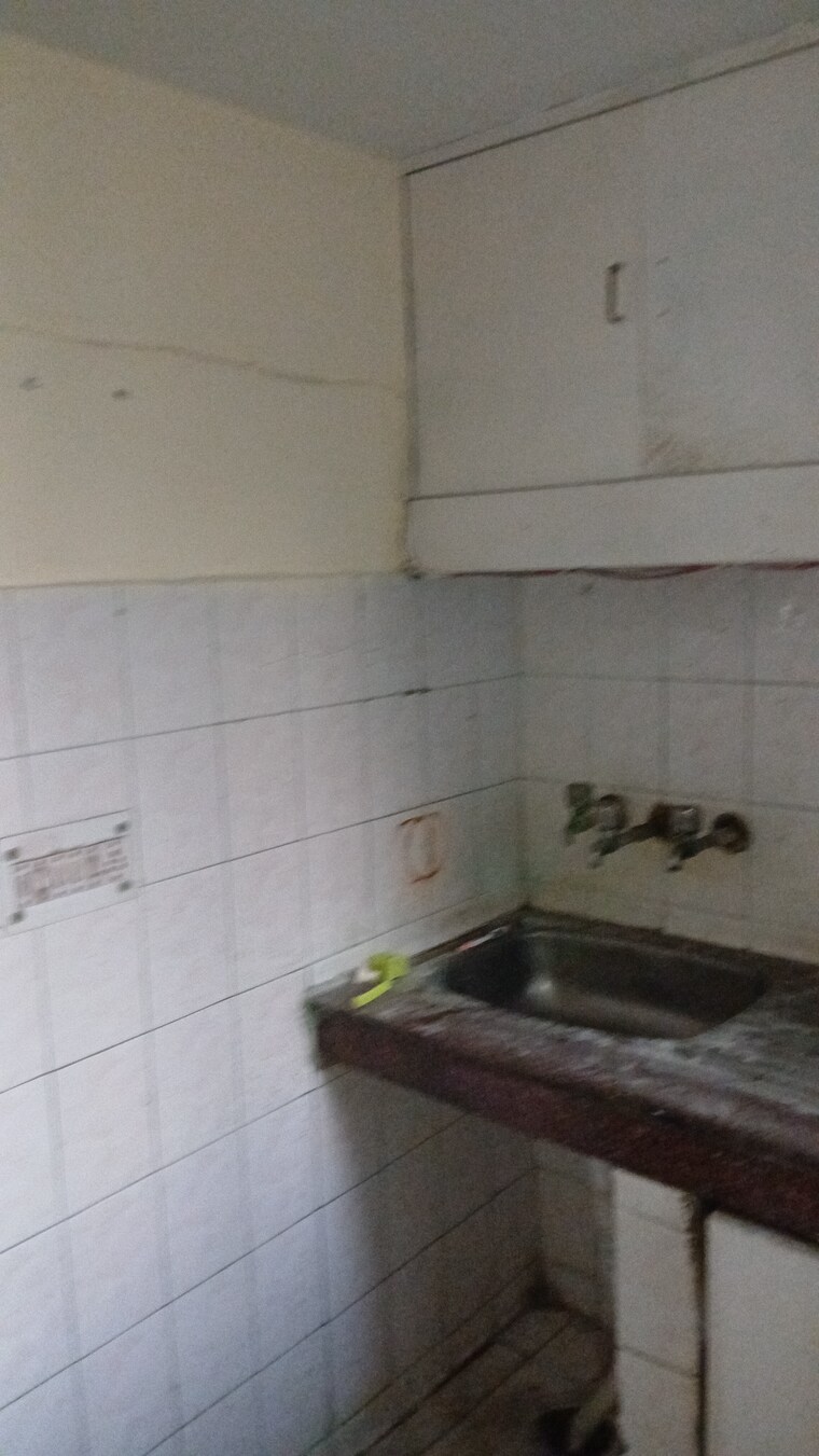 Bathroom, srijan-apartments 2 Bedroom 1000 Sq.Ft. Apartment In Sector 62 Noida 9185166