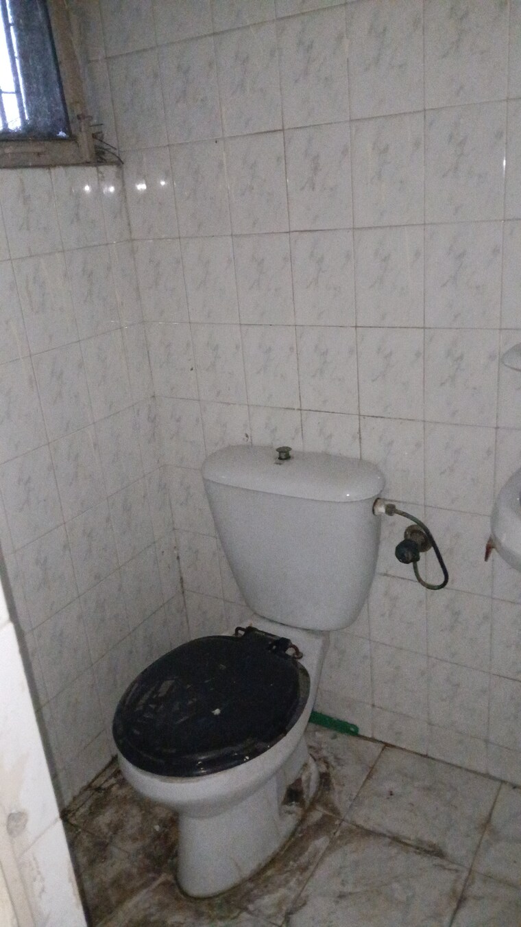 Bathroom, srijan-apartments 2 Bedroom 1000 Sq.Ft. Apartment In Sector 62 Noida 9185166