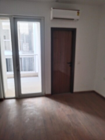 Room in 4 BHK Builder Floor at Dlf City Phase 3 – for Rent