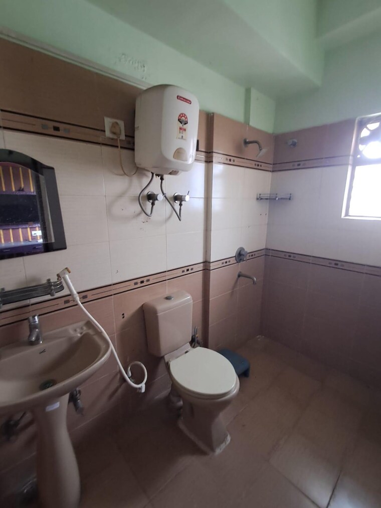 Bathroom, hiland-woods 4 Bedroom 2200 Sq.Ft. Penthouse In Rajarhat Kolkata 9185151