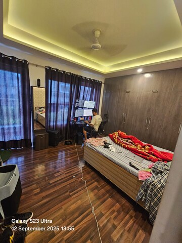 Bedroom in 3 BHK Builder Floor at Sector 64 – for Rent