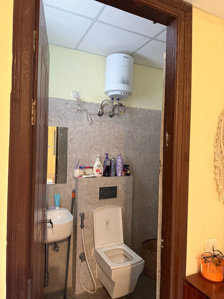 Bathroom, sector 64 3 Bedroom 1800 Sq.Ft. Builder Floor In Sector 64 Gurgaon 9185161