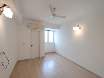 Room in 3 BHK Builder Floor at Unitech South City II, Sector 50 – for Rent