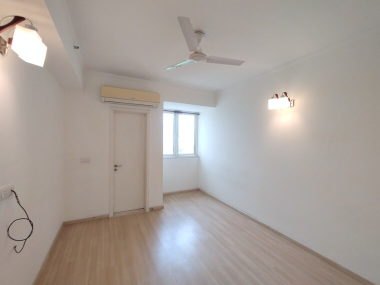 Room, unitech-south-city-ii 3 Bedroom 2500 Sq.Ft. Builder Floor In Sector 50 Gurgaon 9185168