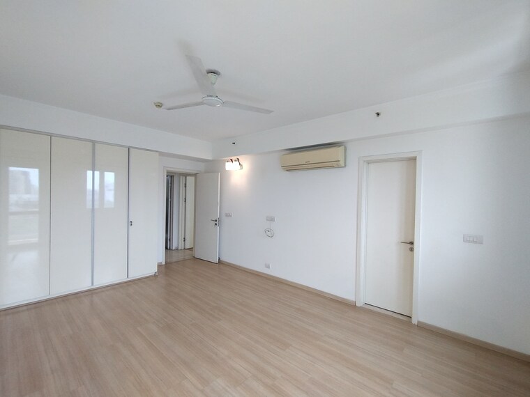 Room, unitech-south-city-ii 3 Bedroom 2500 Sq.Ft. Builder Floor In Sector 50 Gurgaon 9185168