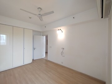 Room in 3 BHK Builder Floor at Unitech South City II, Sector 50 – for Rent