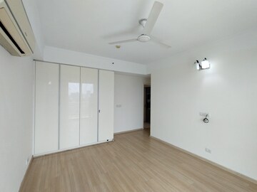 Room in 3 BHK Builder Floor at Unitech South City II, Sector 50 – for Rent