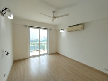 Room in 3 BHK Builder Floor at Unitech South City II, Sector 50 – for Rent