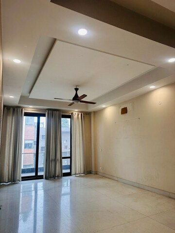Room in 3 BHK Builder Floor at Sector 15 ii – for Rent