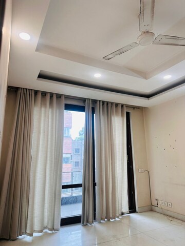 Room in 3 BHK Builder Floor at Sector 15 ii – for Rent