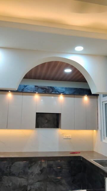 Furnished Amenities in 3 BHK Builder Floor at Parakh Homes, Gyan Khand I – for Sale