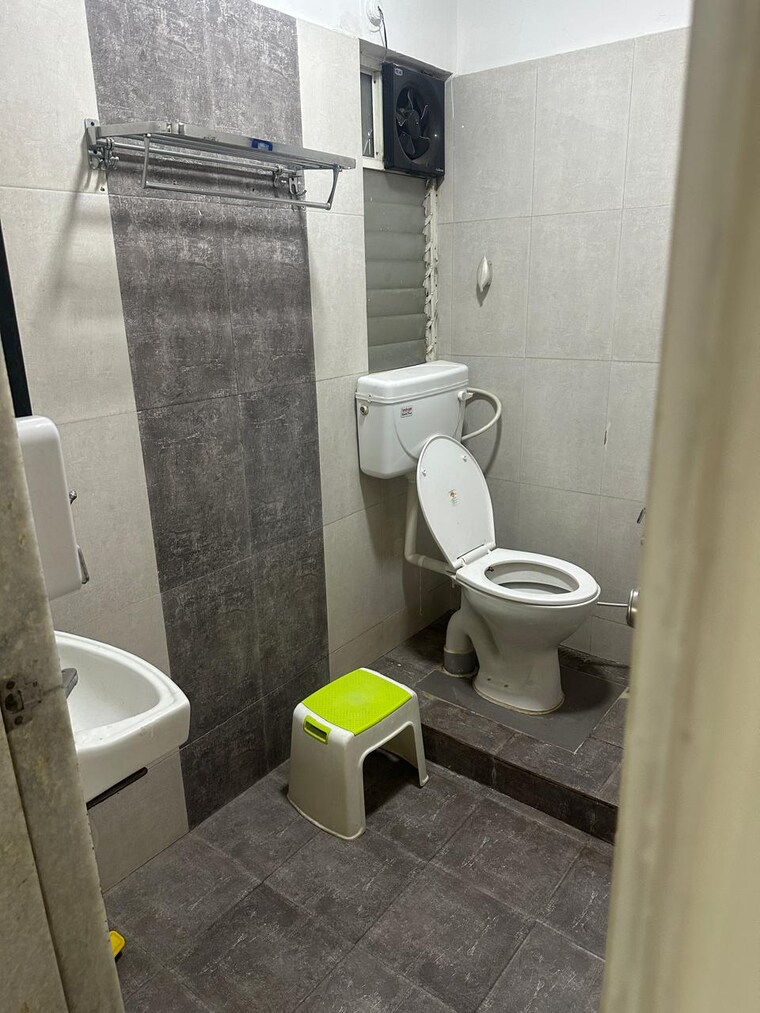 Bathroom, kakkad-madhuban 2 Bedroom 960 Sq.Ft. Apartment In Balewadi Pune 9185189
