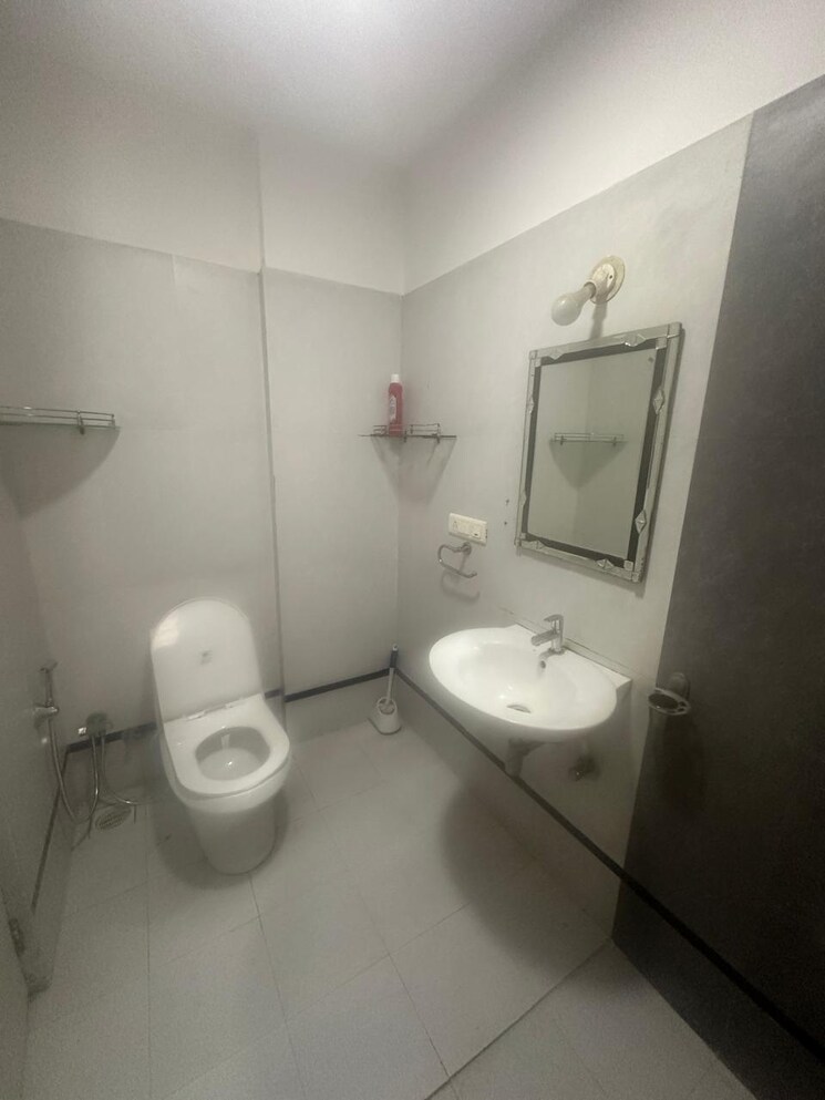 Bathroom, kakkad-madhuban 2 Bedroom 960 Sq.Ft. Apartment In Balewadi Pune 9185189