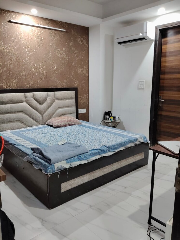 Bedroom, sector 30 3 Bedroom 1700 Sq.Ft. Builder Floor In Sector 30 Gurgaon 9185191