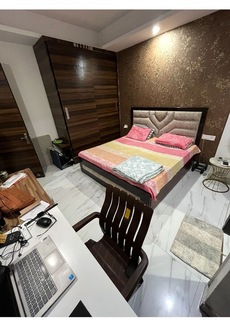 Room, sector 30 3 Bedroom 1700 Sq.Ft. Builder Floor In Sector 30 Gurgaon 9185191