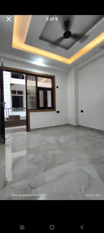 Room in 3 BHK Builder Floor at Laxmi Nagar – for Rent
