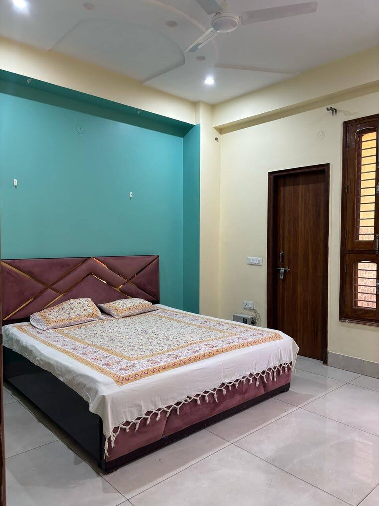 Bedroom, sector 40 3 Bedroom 1800 Sq.Ft. Builder Floor In Sector 40 Gurgaon 9185232