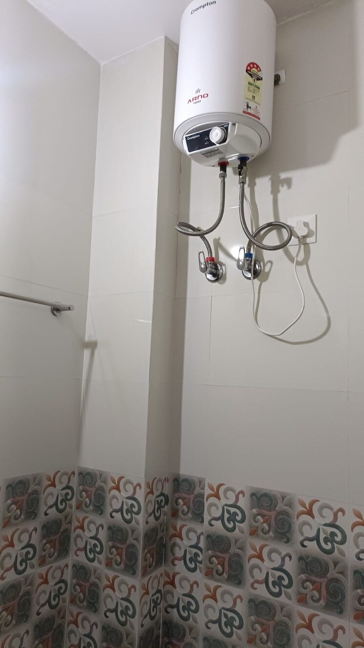 Bathroom, sector 40 3 Bedroom 1800 Sq.Ft. Builder Floor In Sector 40 Gurgaon 9185232