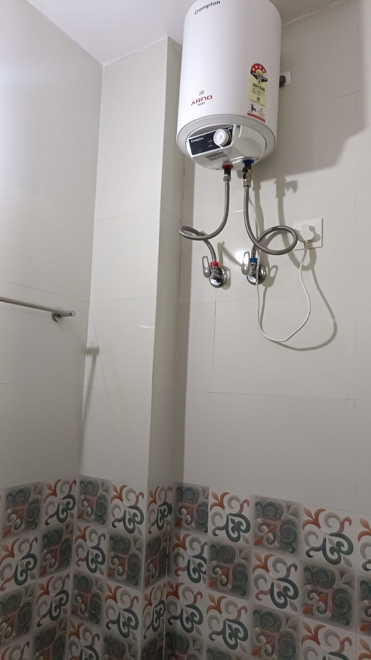 Bathroom, sector 40 3 Bedroom 1800 Sq.Ft. Builder Floor In Sector 40 Gurgaon 9185232