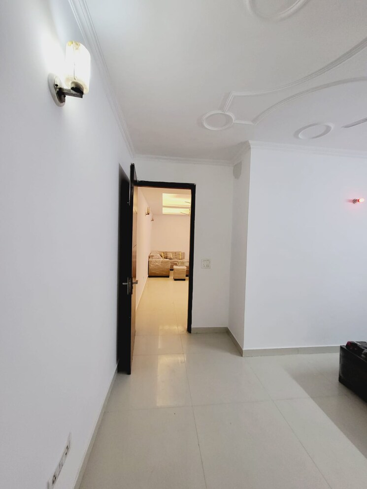 Room, freedom fighters enclave 2 Bedroom 900 Sq.Ft. Apartment In Freedom Fighters Enclave Delhi 9185248