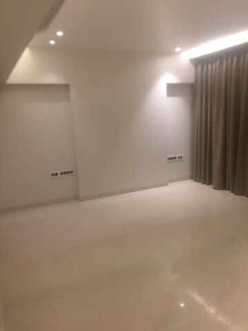 Room in 3.5 BHK Apartment at Marble Palace, Bandra West – for Rent