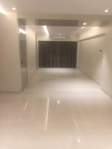 Room in 3.5 BHK Apartment at Marble Palace, Bandra West – for Rent