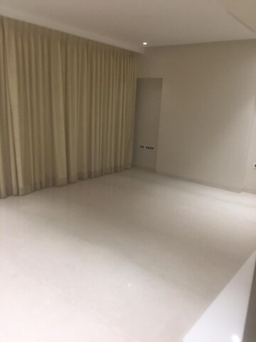 Room in 3.5 BHK Apartment at Marble Palace, Bandra West – for Rent