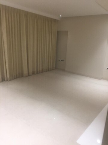 Room in 3.5 BHK Apartment at Marble Palace, Bandra West – for Rent