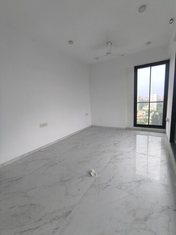 Room in 3 BHK Apartment at DLH Dawn, Santacruz West – for Rent