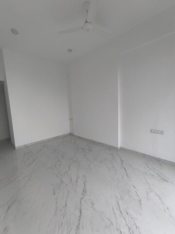 Room in 3 BHK Apartment at DLH Dawn, Santacruz West – for Rent