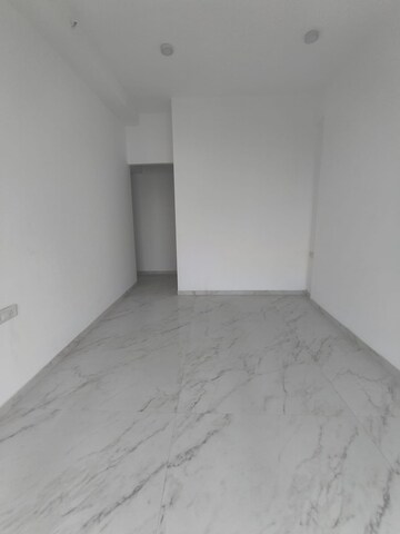 Room in 3 BHK Apartment at DLH Dawn, Santacruz West – for Rent