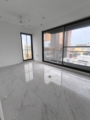 Room in 3 BHK Apartment at DLH Dawn, Santacruz West – for Rent